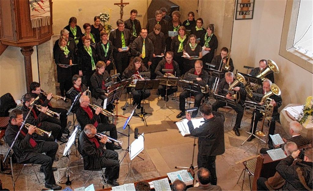 Posaunenchor und Gospelchor gestalten gemeinsam das Konzertprogramm.
