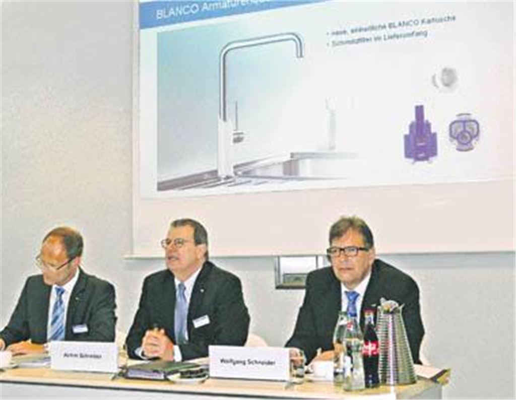 Positive Bilanz: Rüdiger Böhle, Achim Schreiber und Wolfgang Schneider (v. li.) von der Geschäftsführung der Blanco GmbH+Co. KG bei der Jahrespressekonferenz. Foto: Garhöfer