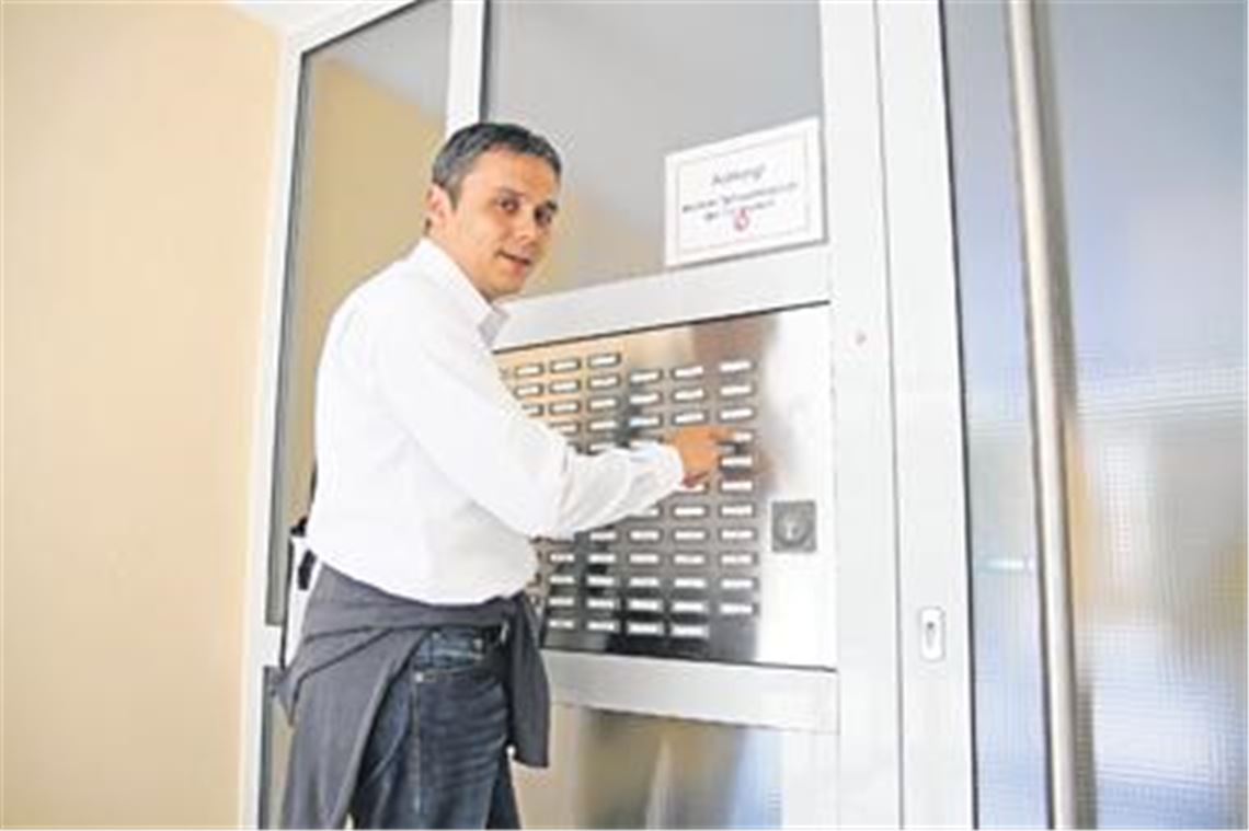 Positive Erfahrungen als Interviewer: Michael Fink, der die Volksbefragung Zensus im Enzkreis koordiniert, klingelt auch persönlich an den Mühlacker Haustüren. 
Foto: Disselhoff