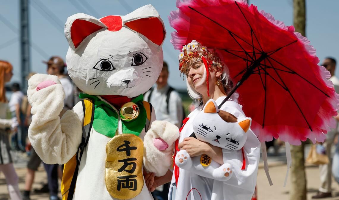 Prachtvoll verkleidet haben sich Andrea und Marta zum Japantag in Düsseldorf.