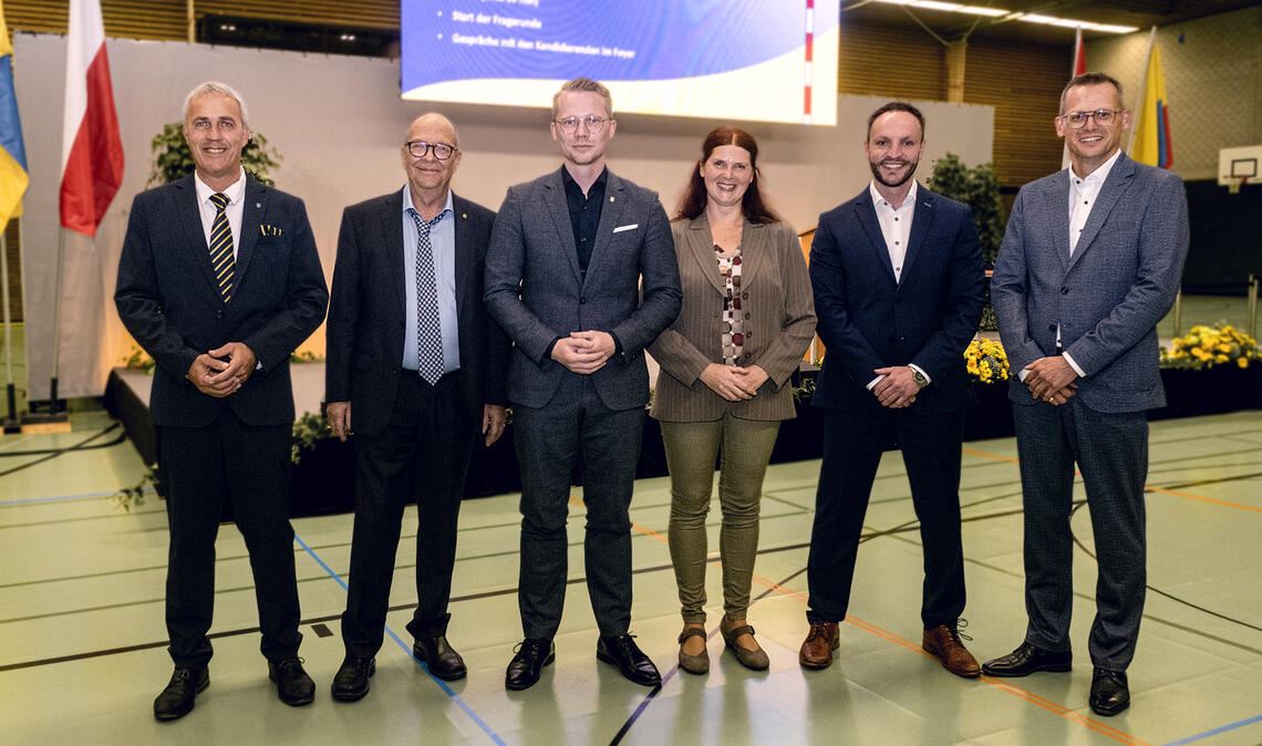 Präsentieren sich der Wählerschaft: Ulrich Hagenbuch (v.li.), Andreas Kubisch, Paul Renner, Monika Wald, Stefan Aßmus und Stephan Retter. Foto: Fotomoment