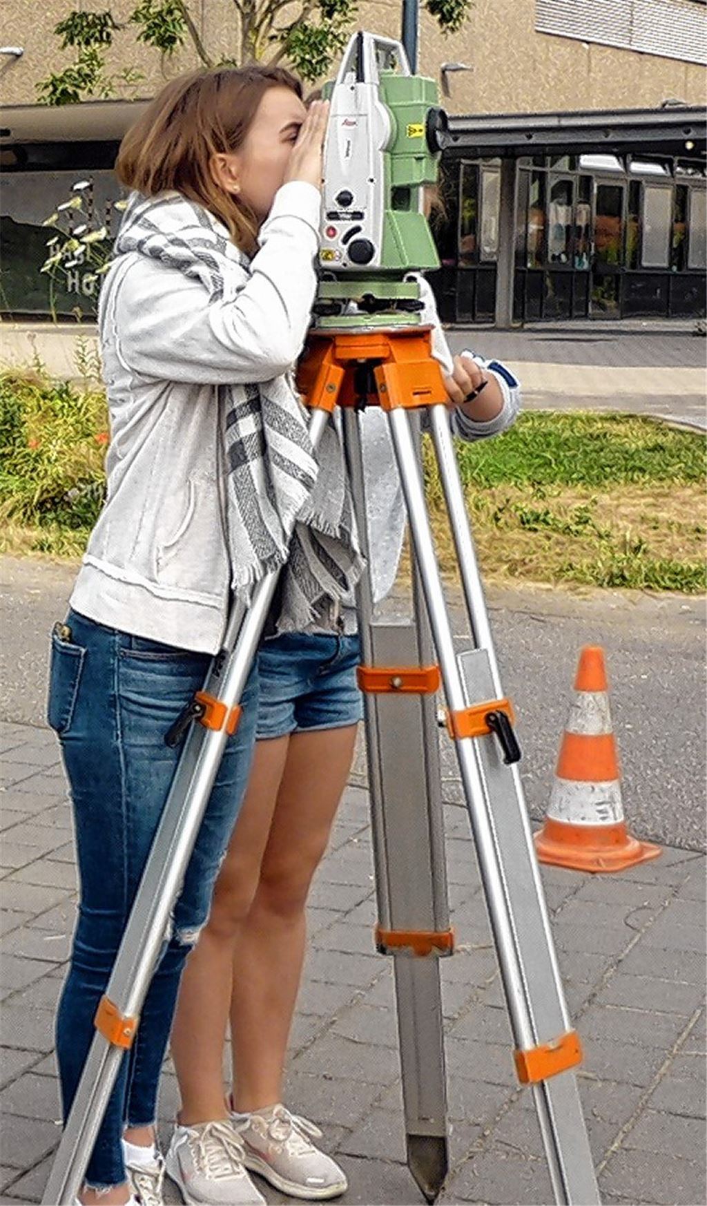 Gymnasiasten geben sich vermessen