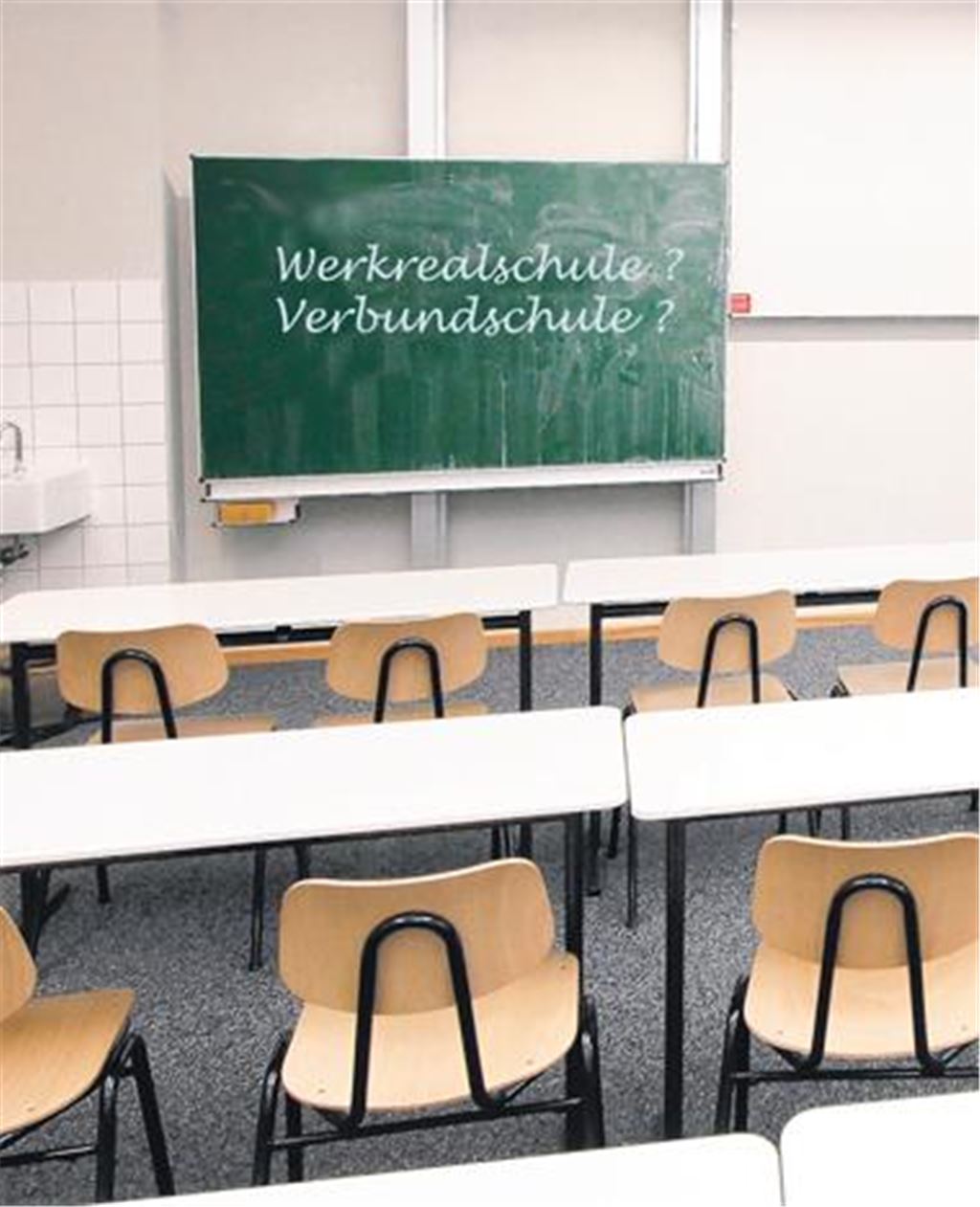 Preisfrage: Die Meinungen an den Schulen über die Konzepte der CDU/FDP und der SPD gehen auseinander. Foto: Keller, Montage: Weippert