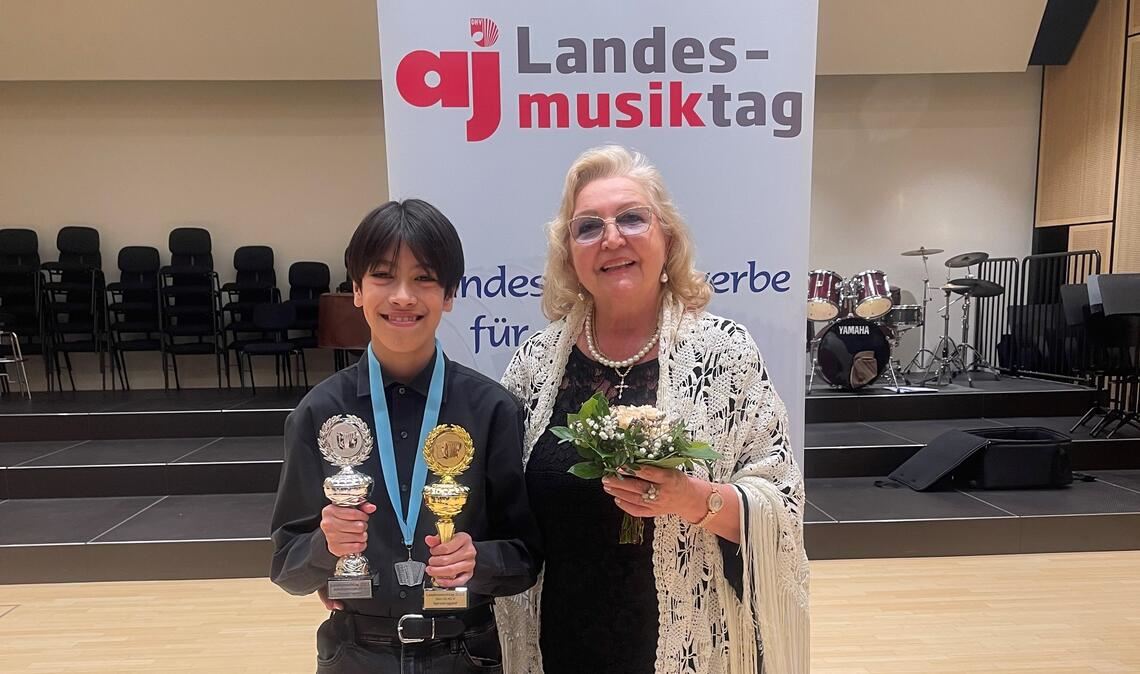 Preisgekrönt: Patrick Meier mit Musiklehrerin Margarete Glock. Foto: privat