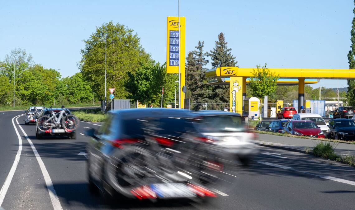 Preisunterschiede je nach Tankstelle sind laut Kartellamt momentan sehr stark (Archivbild)
