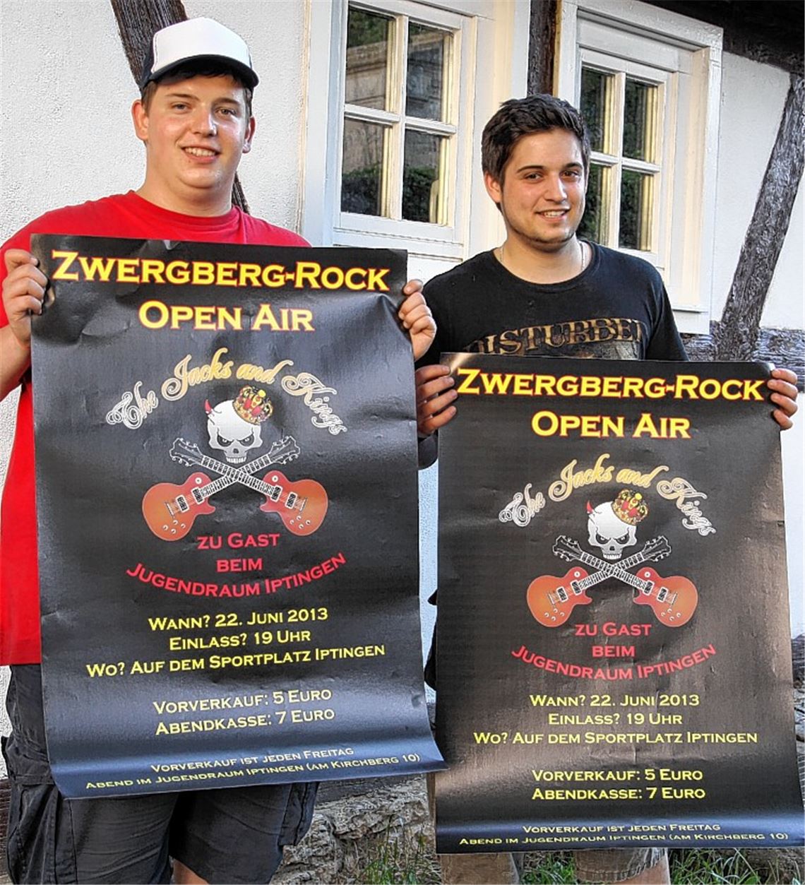 Premiere: Marcel Schneider (li.) und Mike Stradinger werben fürs erste Rockkonzert, das der Jugendraum-Verein Iptingen veranstaltet.