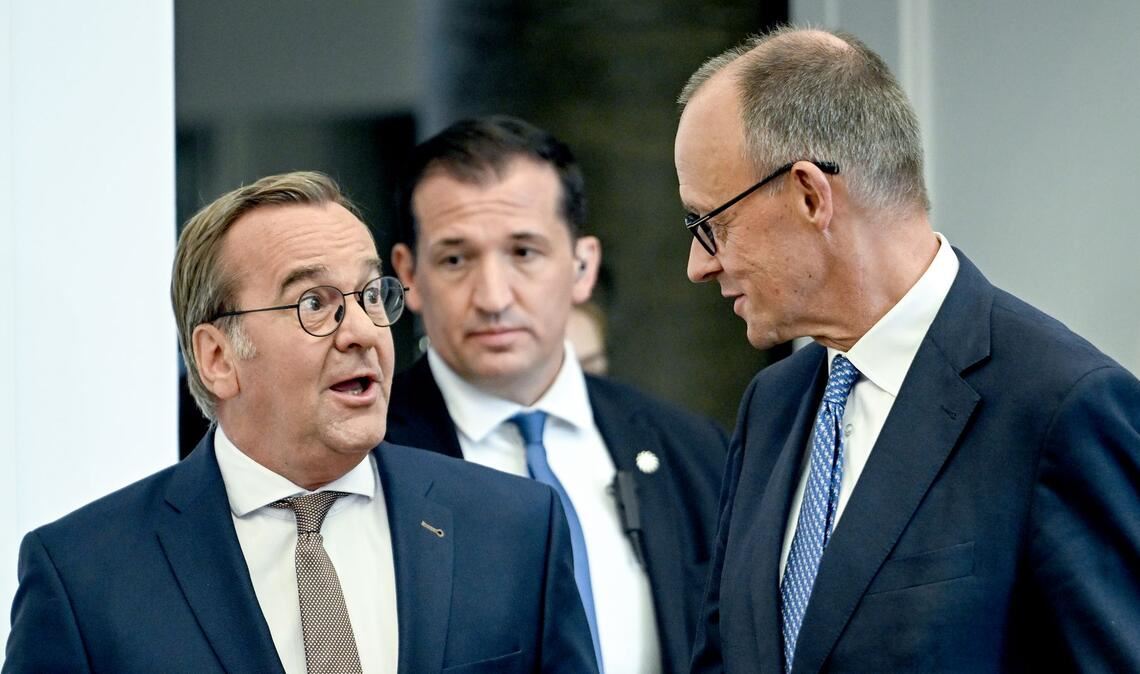 Pressekonferenz nach Kabinettssitzung im Bendlerblock