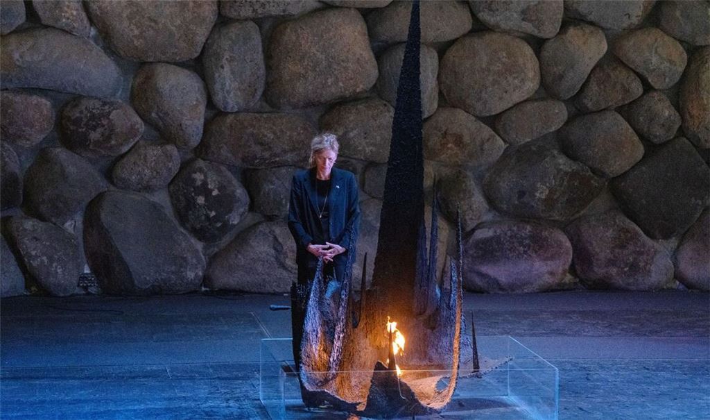 Prien besuchte die Gedenkstätte Yad Vashem.