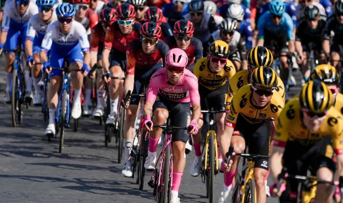 Primoz Roglic (M.) aus Slowenien gewann den 106. Giro.