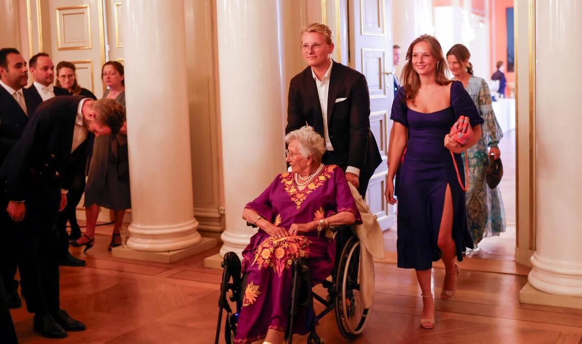 Prinzessin Astrid (v) musste wegen einer Lungenentzündung behandelt werden. (Archivbild).