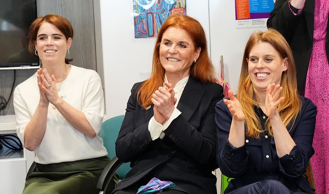 Prinzessin Beatrice (r) und Prinzessin Eugenie (l) kommen einem Bericht zufolge nicht zum royalen Osterfest.