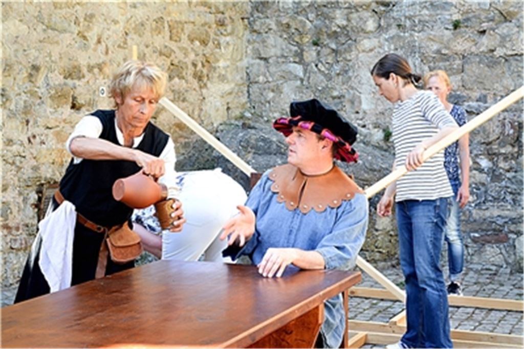 Proben an Ort und Stelle: Die Premiere für die Freilichttheateraufführungen auf der Löffelstelz am Samstag, 11. Juni, rückt näher. Noch gibt es Karten für das Spektakel. Fotos: Stahlfeld