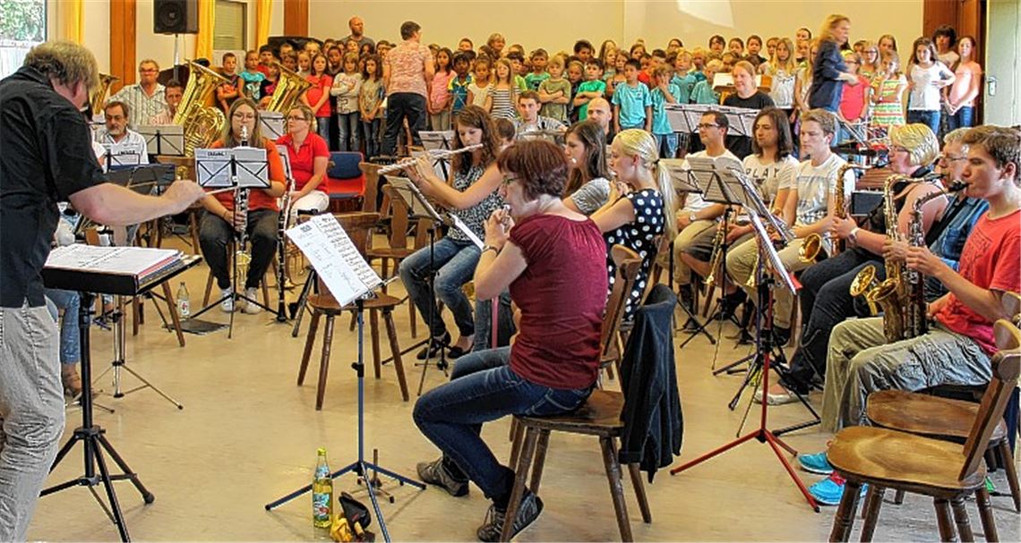 Proben, damit beim Auftritt alles glatt läuft: Für das Musical „Freude“ kooperiert der Musikverein Mühlacker mit mehreren Schulen.