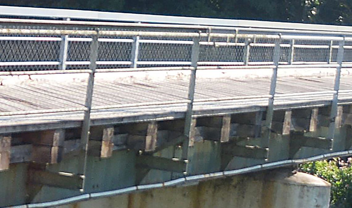 Problemfälle wie die marode Enzbrücke im Mühlacker Stadtteil Mühlhausen gibt es in der Region viele. Ob das Finanzpaket des Bundes deutschlandweit und auch in der Region die gewünschte Wirkung entfaltet, wird sich zeigen. Die Skepsis vor Ort ist groß. Foto: Archiv