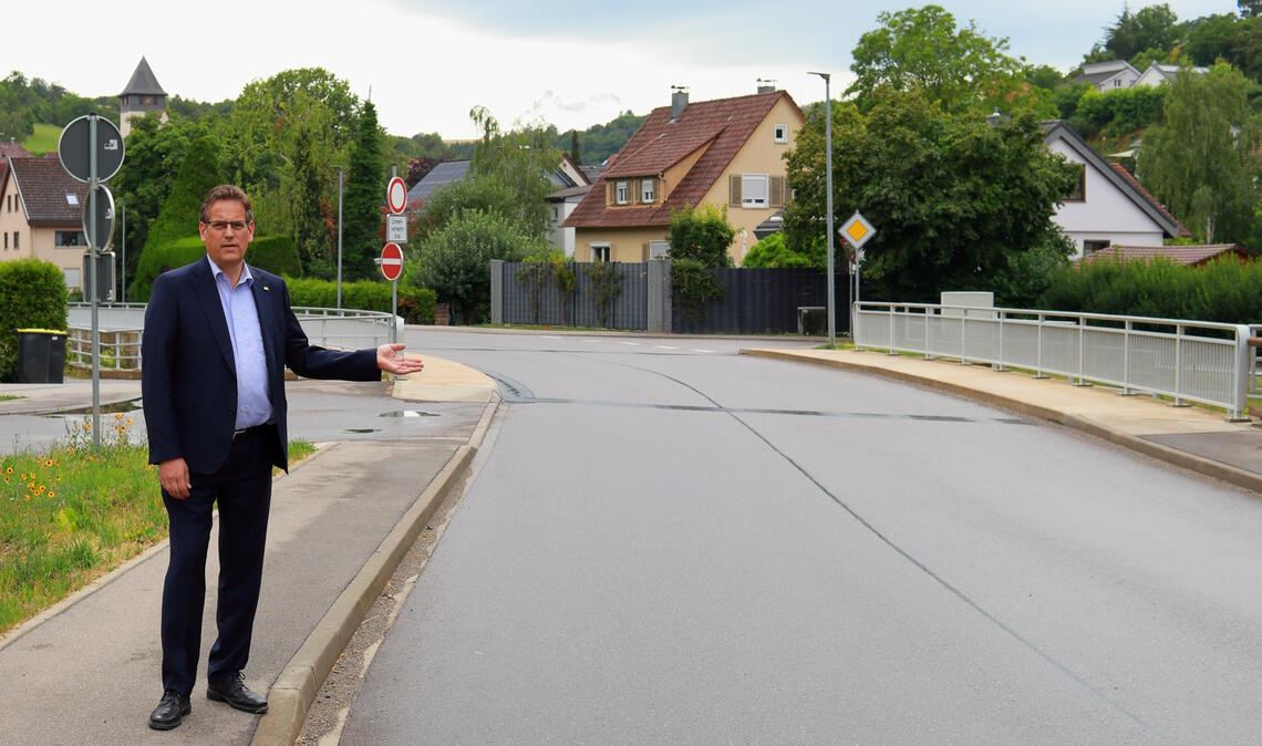 „Planung zwischen Beteiligten versandet“ Professor Dr. Erik Schweickert fordert, dass zielstrebig ein Überweg geplant wird, der ein gefahrloses Überqueren ermöglicht. Foto: privat
