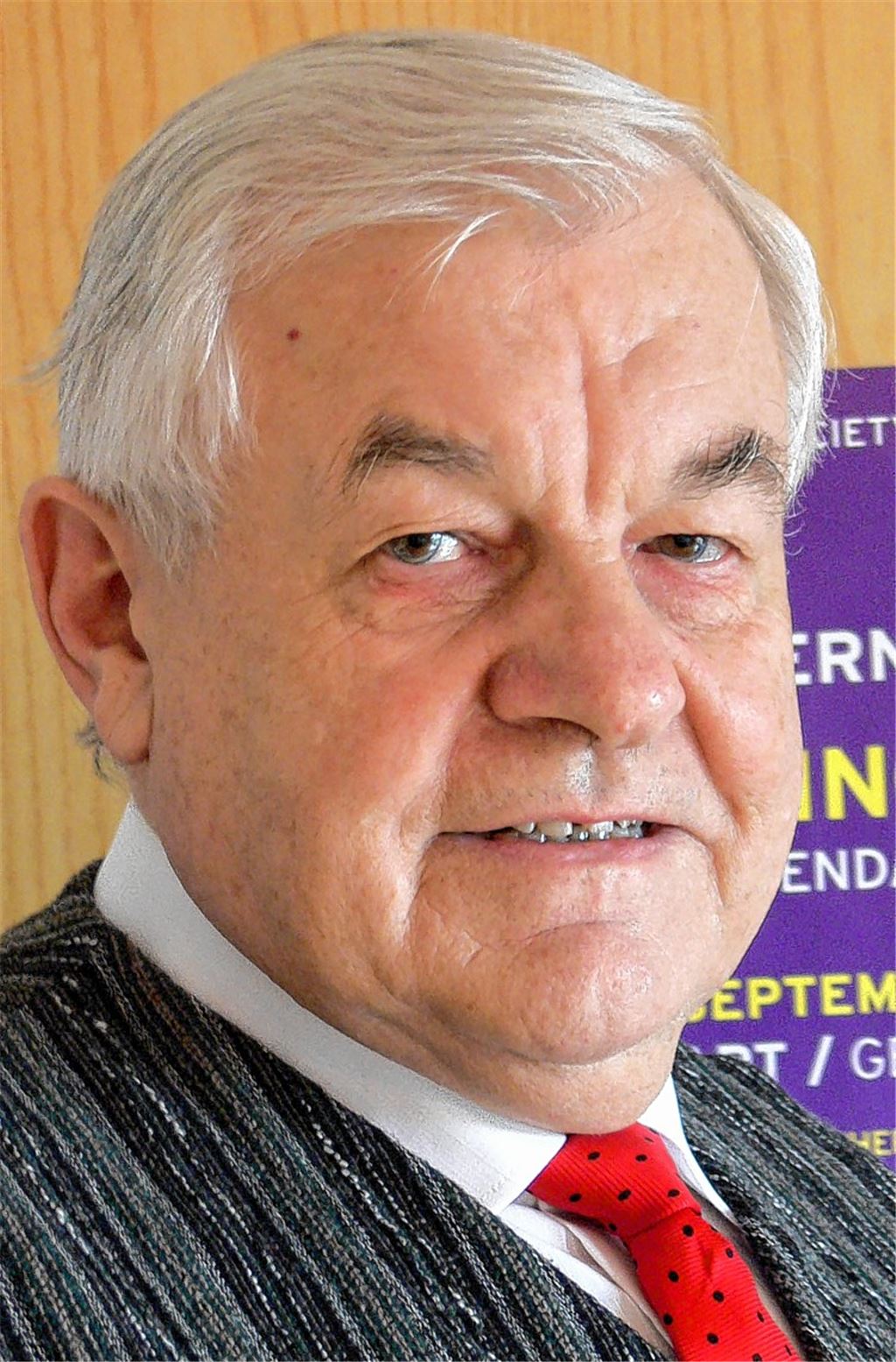 Professor Dr. Walther Specht aus Sternenfels engagiert sich international für die mobile Jugendarbeit.