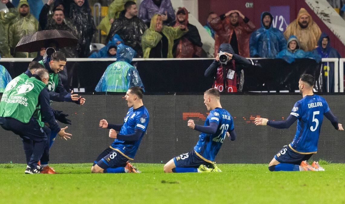 Profis des Kosovo feiern ein Tor. (Archivbild)