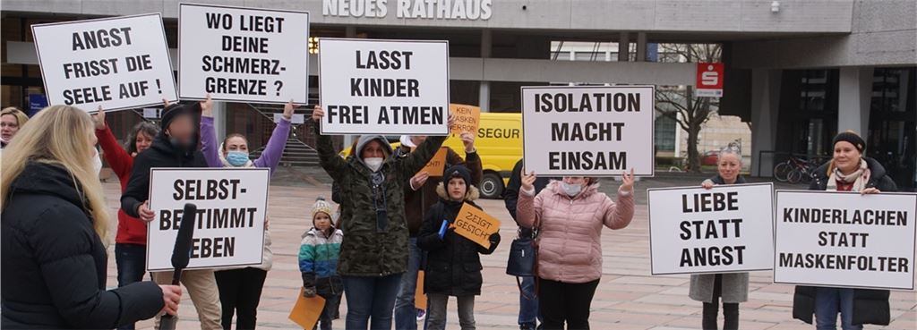 Protest gegen „Maskenfolter“
