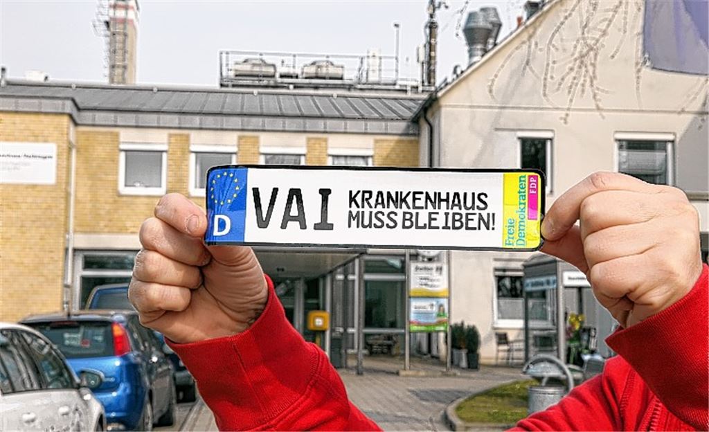 Protest in Vaihingen: Unter anderem mit Aufklebern kämpfen die Bürger um den Erhalt ihres Krankenhauses, das innerhalb der Kliniken-Holding auf dem Prüfstand steht.