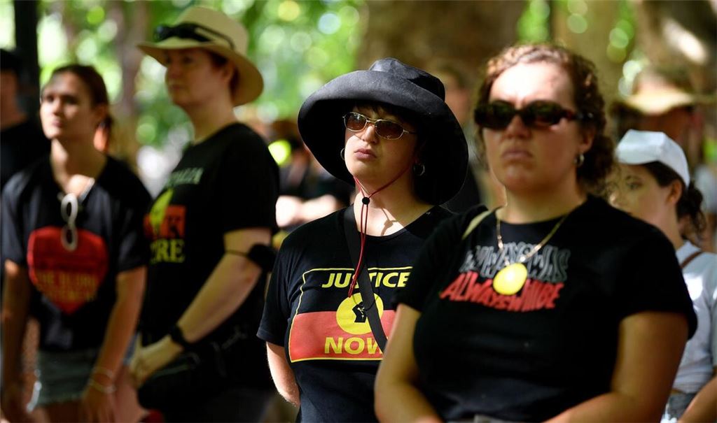 Protest während einer "Invasion Day"-Kundgebung im Rahmen des Nationalfeiertags "Australia Day" am 26.01.2023.