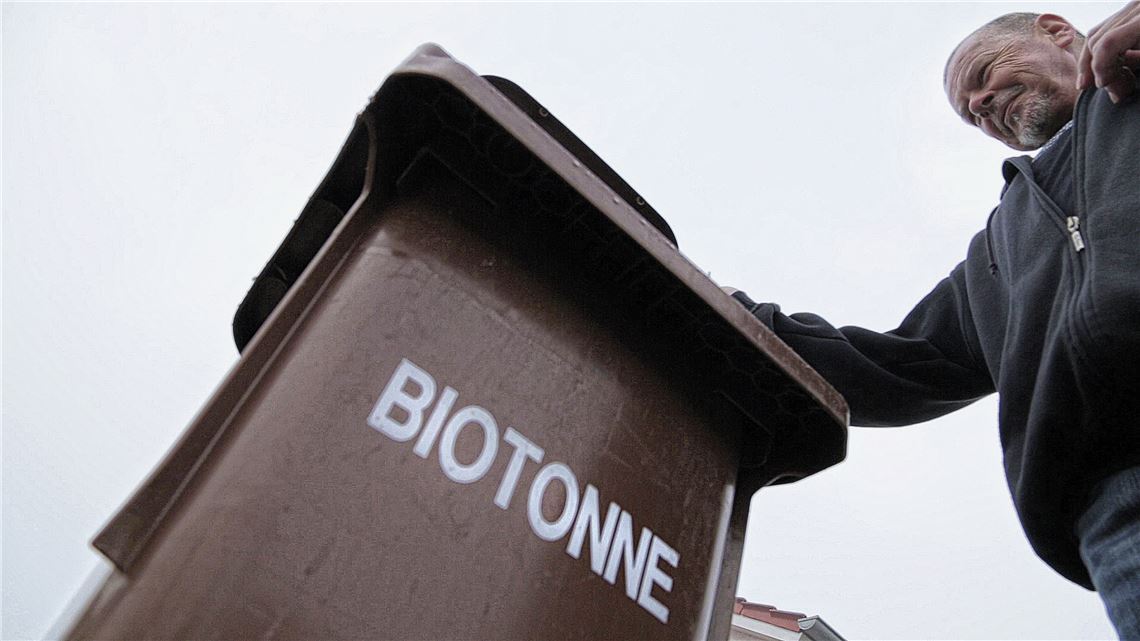 910_0008_119871_mar_Biotonne_Kontrolleur_2_bearb