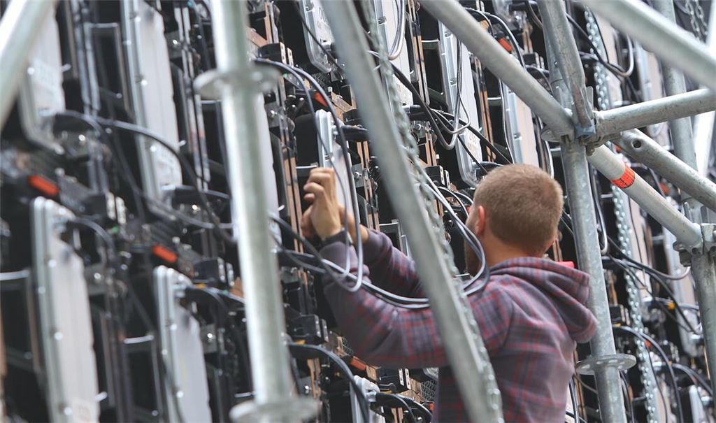 Public Open ja oder nein? Ob in Mühlacker rechtzeitig zum Anpfiff der Fußball-EM eine LED-Leinwand aufgebaut wird, steht noch bis Dienstag in den Sternen. Foto: Archiv