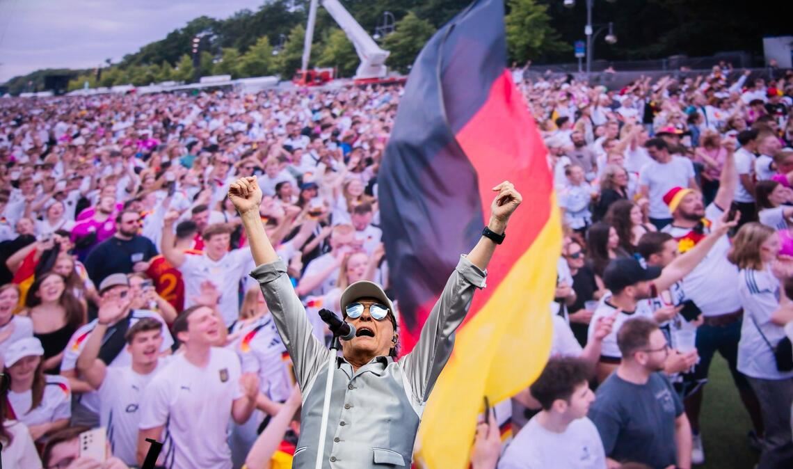 Public Viewing in der Nacht? Deutsche WM-Fans müssen mitunter lange wach bleiben. (Archivbild)