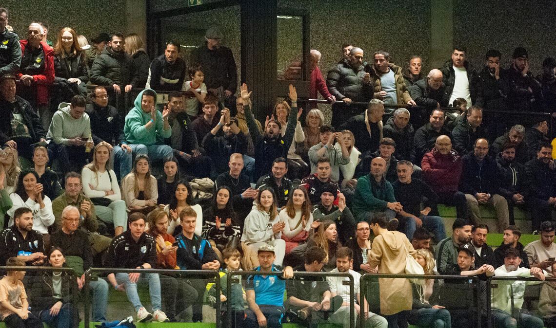 Publikumsmagnet: Das Hallenstadtpokalturnier der Fußballer. Archivfotos: Fotomoment