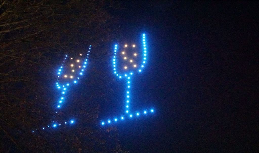Pünktlich um 0 Uhr startet die vom Verein „Pforzheim mitgestalten“ organisierte Drohnenshow.Foto: Süddeutsche Mediengesellschaft