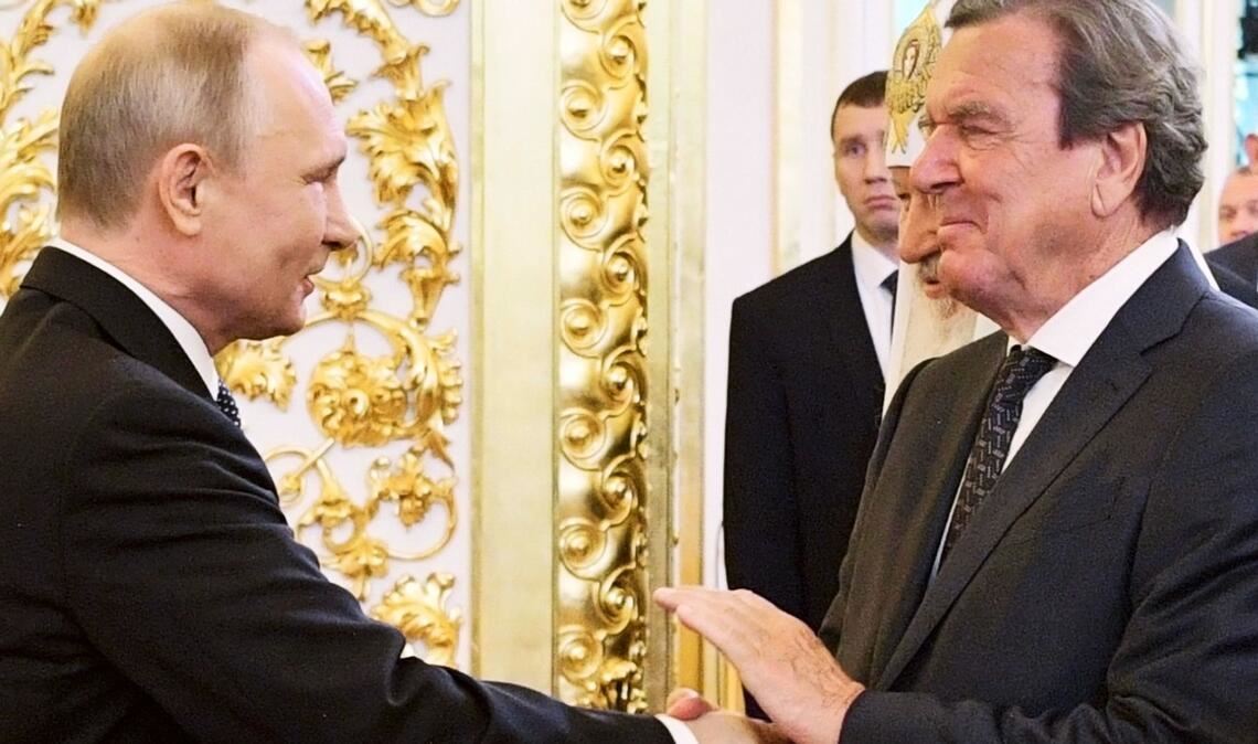 Putin und Schröder gelten als langjährige Freunde. (Archivbild)