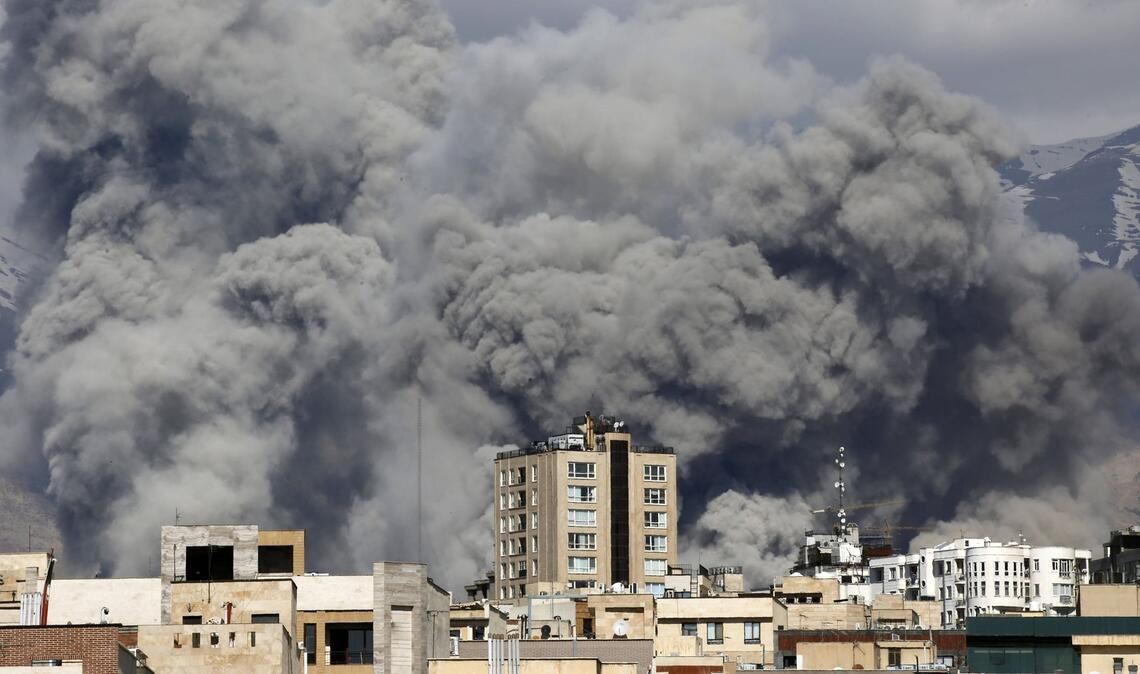 Qualm über Irans Hauptstadt: Teheran steht unter Beschuss.