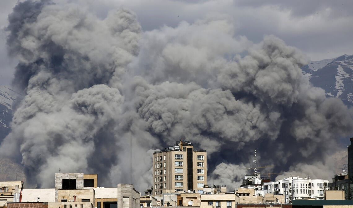 Qualm über Irans Hauptstadt: Teheran steht unter Beschuss.