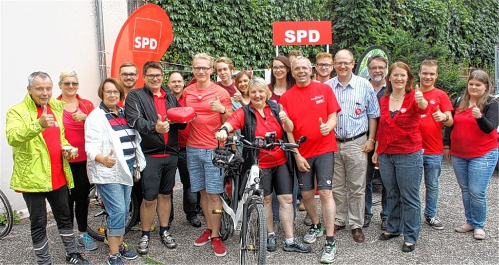 Katja Mast radelt in den Wahlkampf