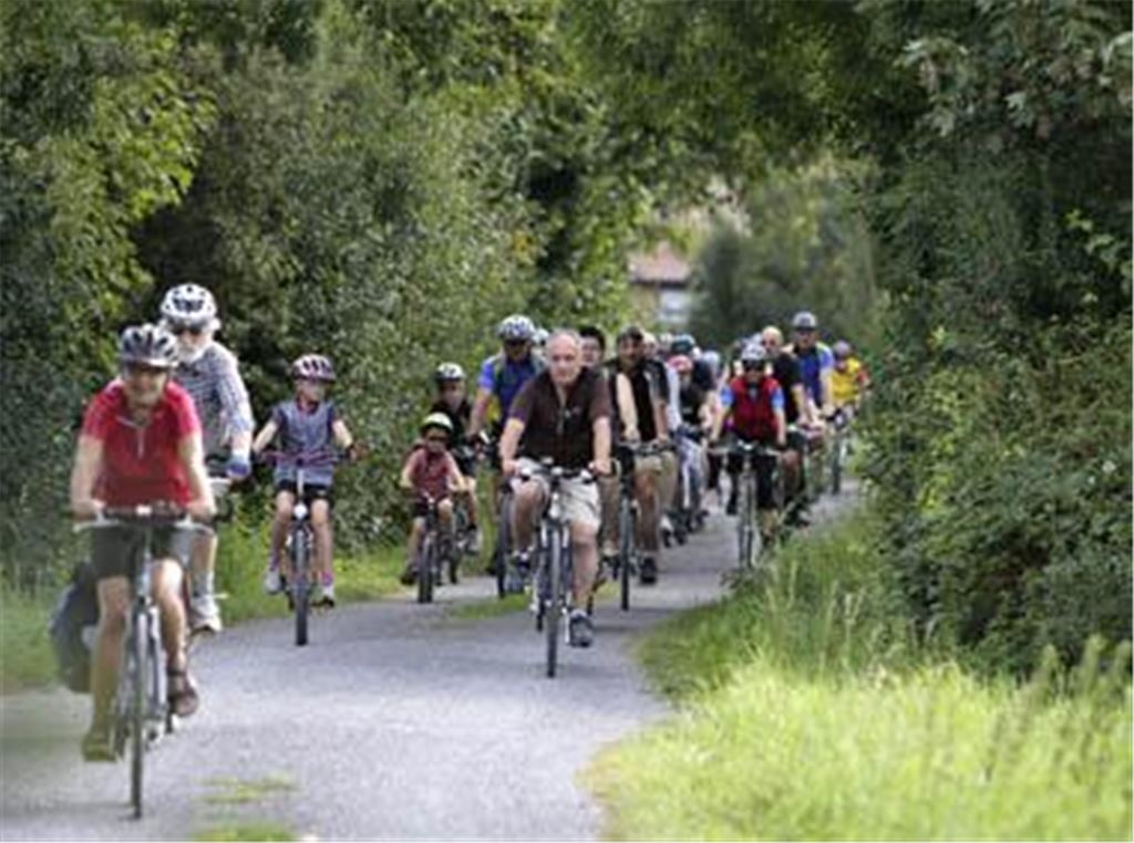 Radfahren ist erst in der Gruppe so richtig schön  etwa auf den Routen im Enztal, die der RKV Lomersheim für das Volksradfahren markiert hat.  Foto: Tilo Keller
