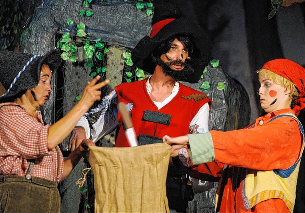 Räuber Hotzenplotz (Mitte) mit Seppel und Kasperl (re.). Foto: Fotomoment