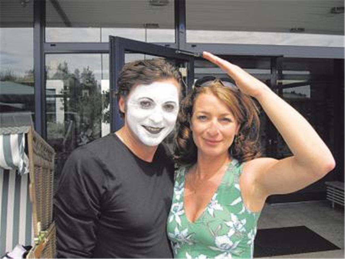 Ralf Hutter mit Hauptdarstellerin Maria Fuchs aus Rote Rosen. Foto: privat