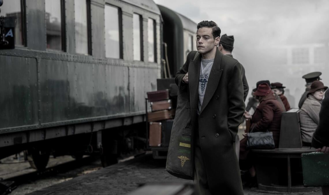 Rami Malek hat die Rolle des US-amerikanischen Psychiaters Douglas M. Kelley übernommen.