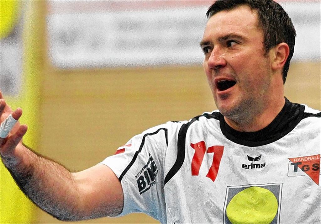 Ratloser Blick: Bei Andrej Klimovets und der TGS Pforzheim läuft es nicht. Foto: Gössele