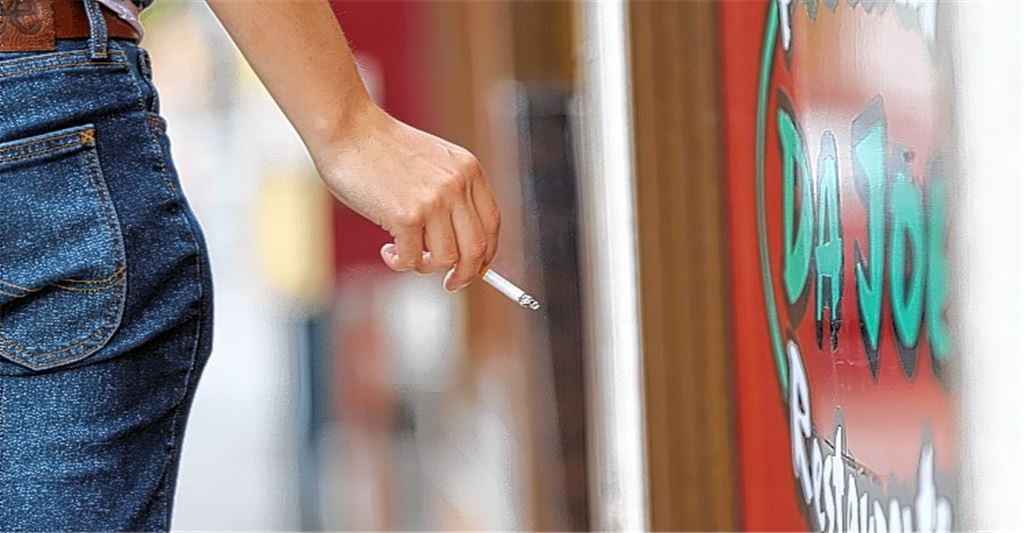 Zehn Jahre Rauchen vor der Tür