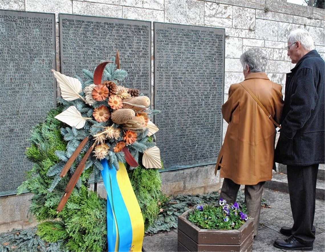Raum für die Trauer – mit einem kurzen Innenhalten am Ehrenmal und bei der Gedenkveranstaltung zum Totensonntag.