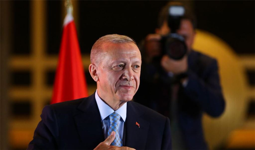 Recep Tayyip Erdogan vor Anhängern im Präsidentenpalast in Ankara.