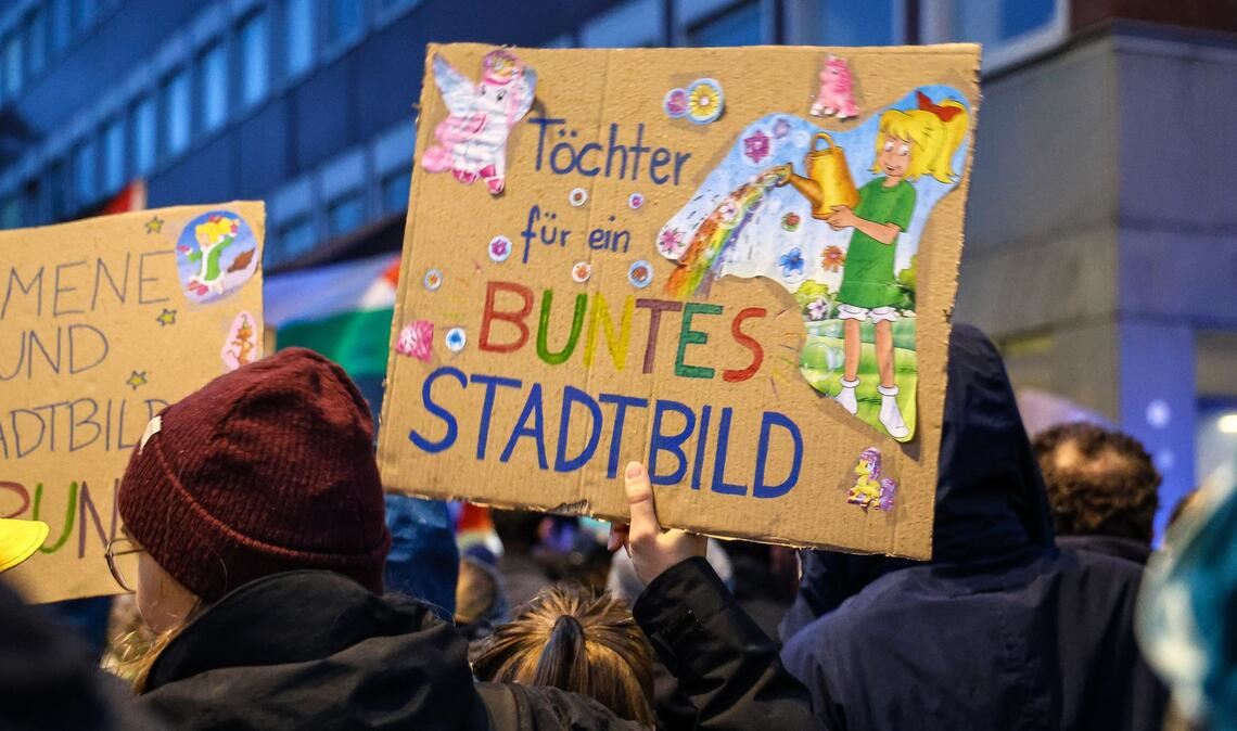 Recht gaben dem Kanzler deutlich mehr Ältere als Jüngere.