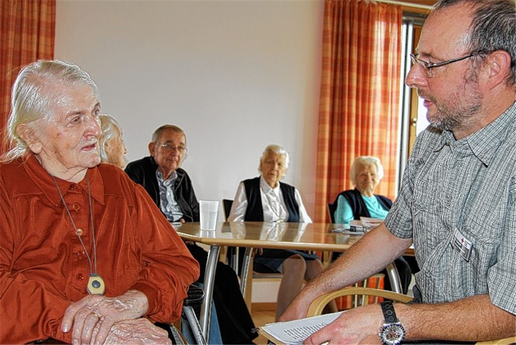 Redaktionsgespräch: Jürgen Siebert mit Marianne Rothstein.