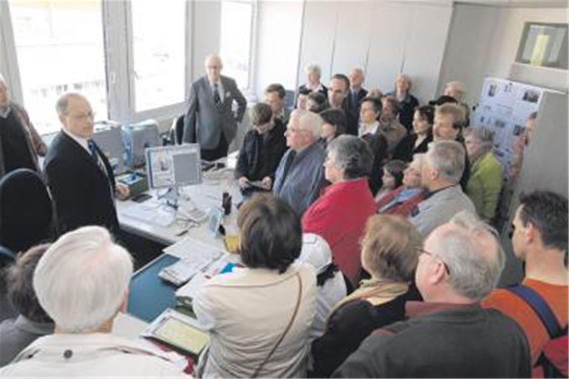 Redaktionsleiter Thomas Eier (li.) und sein Stellvertreter Frank Goertz erläutern, wie eine Tageszeitung entsteht.
Foto: Disselhoff