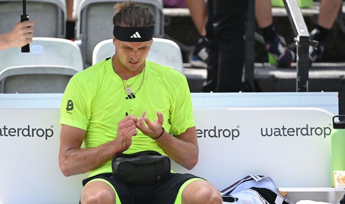 Regelmäßig überprüft Alexander Zverev während seiner Tennis-Matches seinen Blutzuckerwert. (Archivbild)