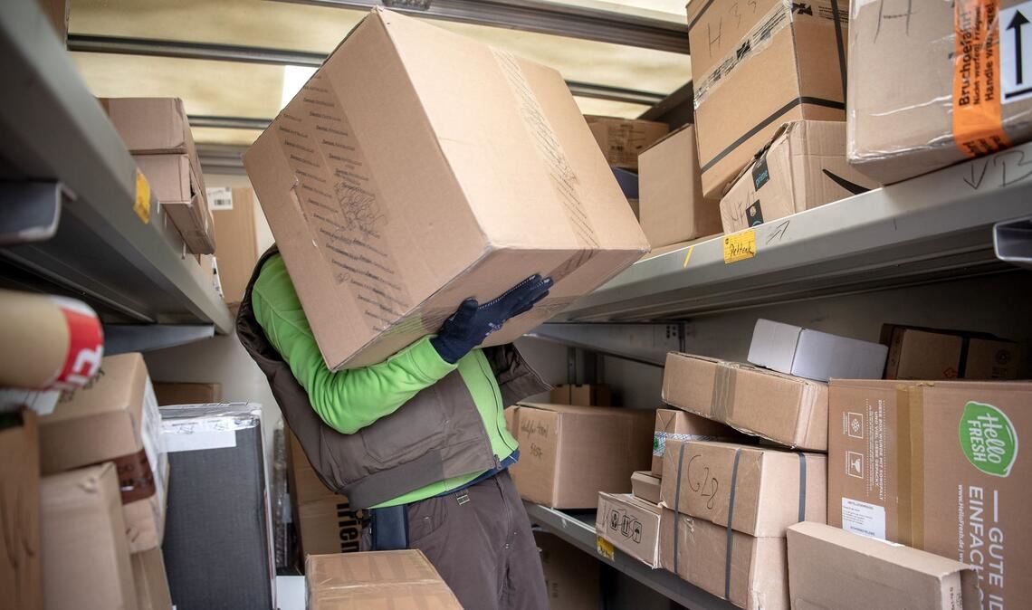 Regeln gegen Schwarzarbeit in der Paketbranche im Bundesrat beschlossen. (Archivfoto)