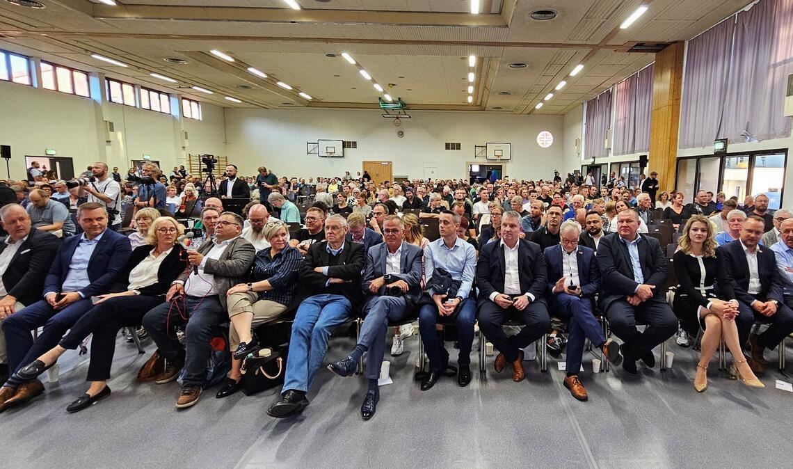 Reger Andrang beim Schlagabtausch zwischen Palmer und Frohnmaier.
