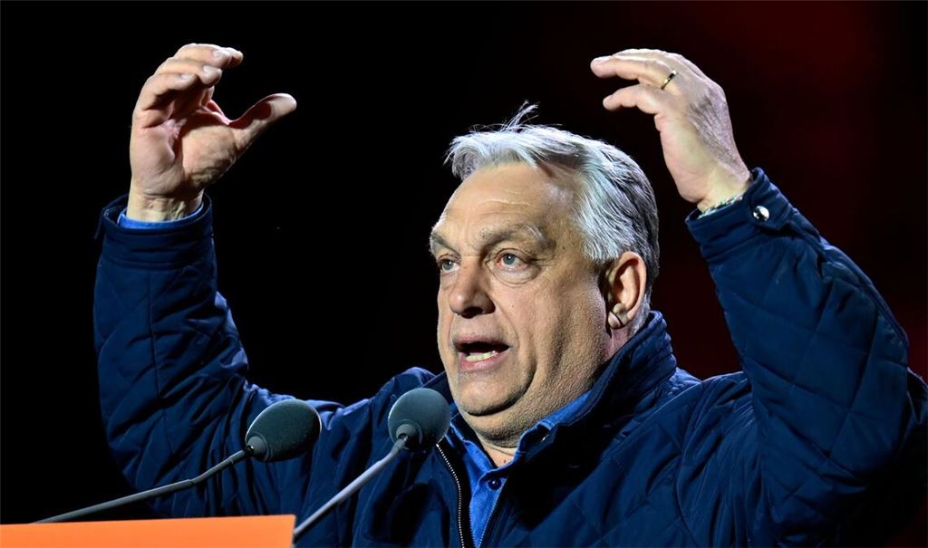 Regierungschef Orban will nach 16 Jahren weiter an der Macht bleiben.