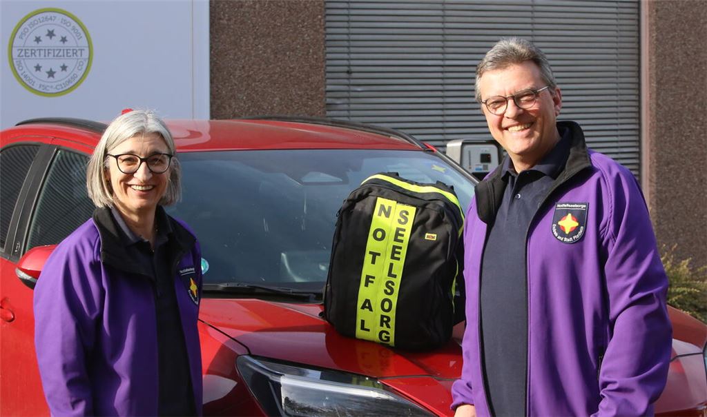 Regina Wacker und Hans Gölz-Eisinger blicken auf 30 Jahre zurück, in denen sich die Notfallseelsorge und Einsatznachsorge im Enzkreis immer mehr professionalisiert hat.