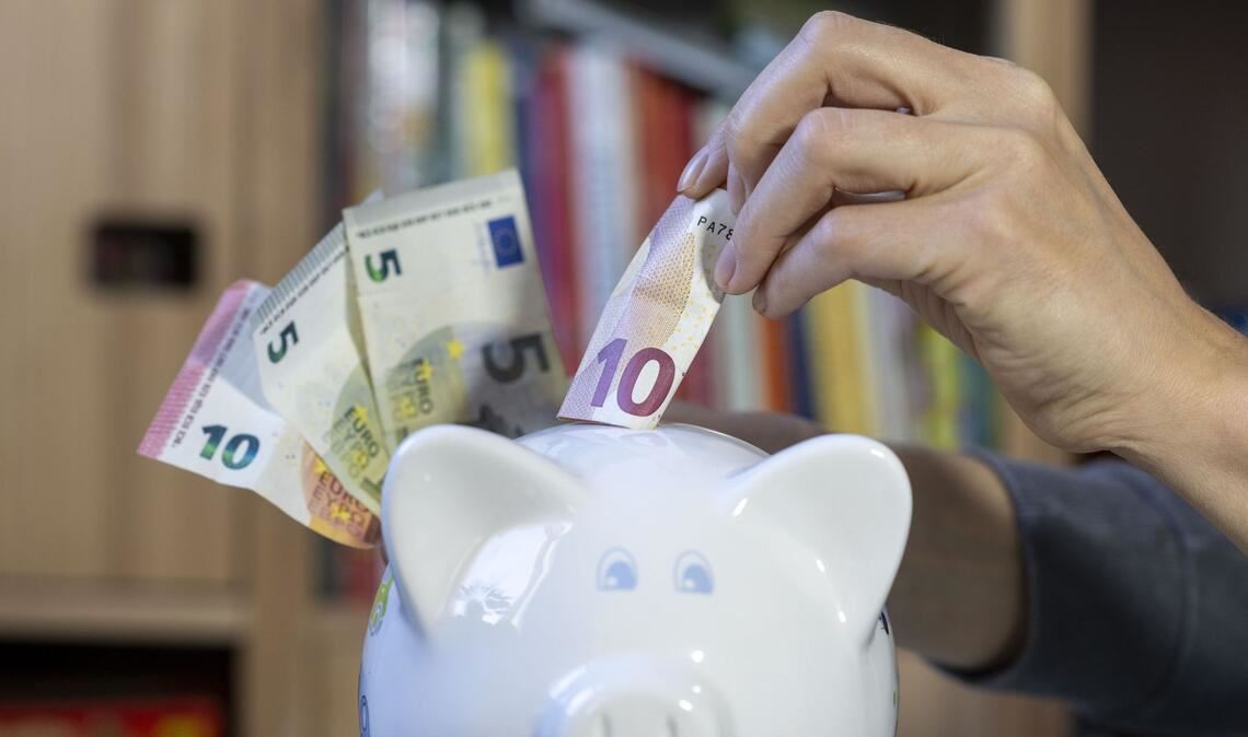 Regionalbanken zahlen oft nur wenig Zinsen auf Tagesgeld (Symbolbild).